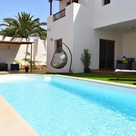 Tilley. Private * Costa Teguise
