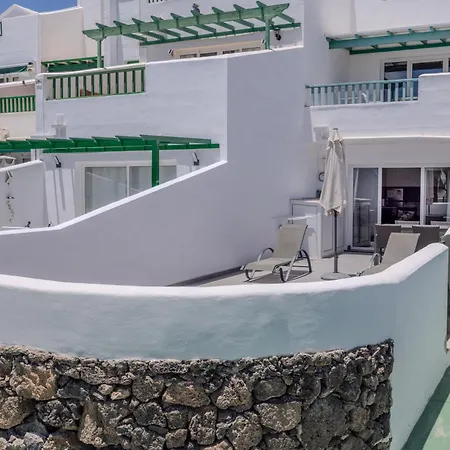 Sea Breeze Two Bedroom Apartament *