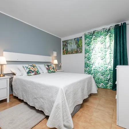The Colors House, 646 - Private