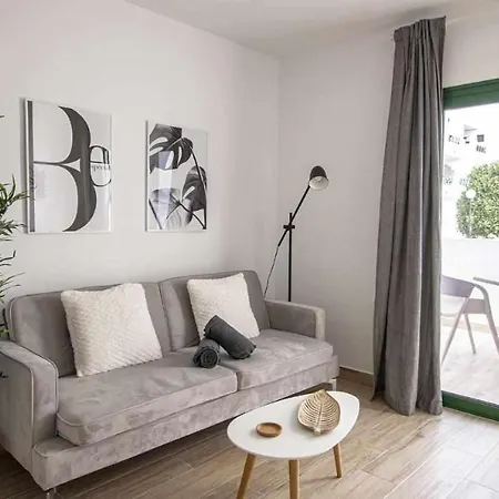 Apartment Holyhome Premium 101 *