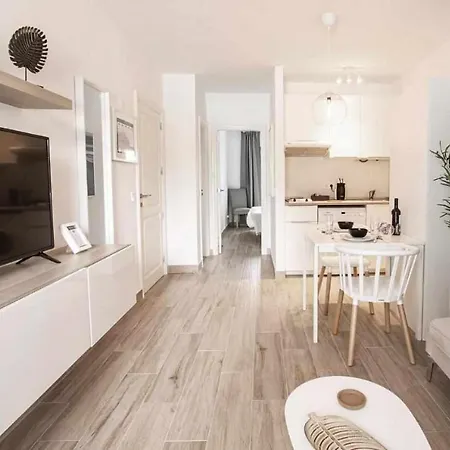 Apartment Holyhome Premium 101 *