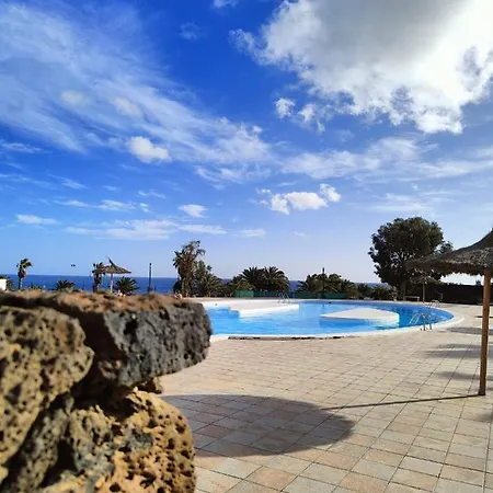 Apartamento Ailana Frente Al Mar Y Con Piscina Costa Teguise