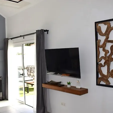 La Palmera - 2 Bedroom - Playa Roca Sea Front Access - Pool View - Free Ac - Wifi Costa Teguise