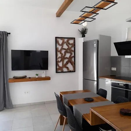 Apartment La Palmera - 2 Bedroom - Playa Roca Sea Front Access - Pool View - Free Ac - Wifi Costa Teguise