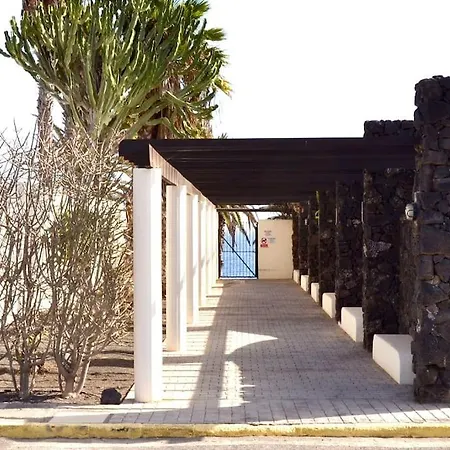 Pequeno A Solo 150 Metros Del Mar.