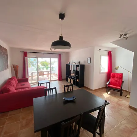 First Floor With Sea View, Apartamento *