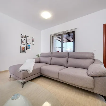 Case de vacanță Casa Yare, Shared Pool, Air-con, Fast Wifi *