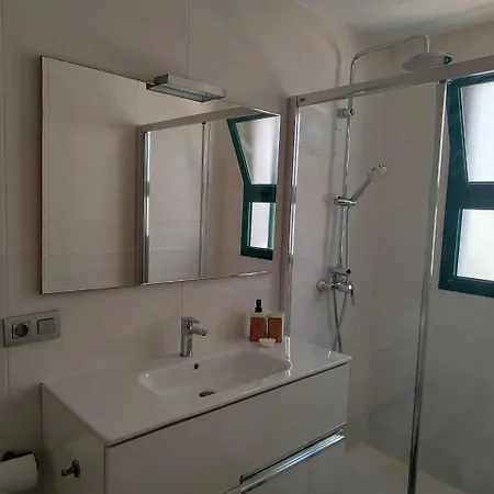 Apartamento Ailana Frente Al Mar Y Con Piscina Costa Teguise
