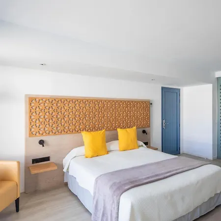 Oasis Lanz Beach Mate Hotel 4*