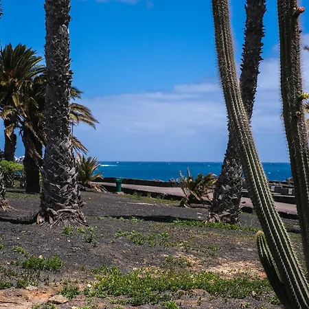 Сasa de vacaciones Cozy Bungalow Next To The Beach Costa Teguise