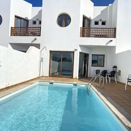 Rosa Gadis Villa