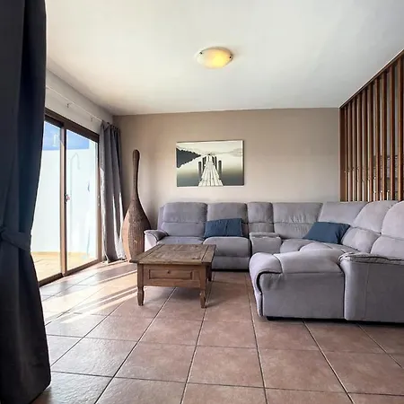 Rosa Gadis Villa